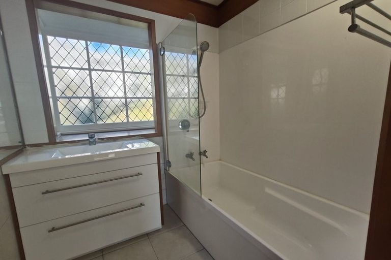 Photo of property in 7 Dallow Place, Henderson, Auckland, 0612
