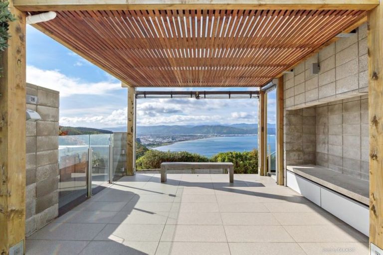 Photo of property in 21 Bendigo Grove, Newlands, Wellington, 6037