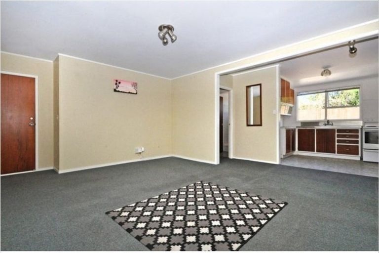 Photo of property in 2/67 Titirangi Road, New Lynn, Auckland, 0600