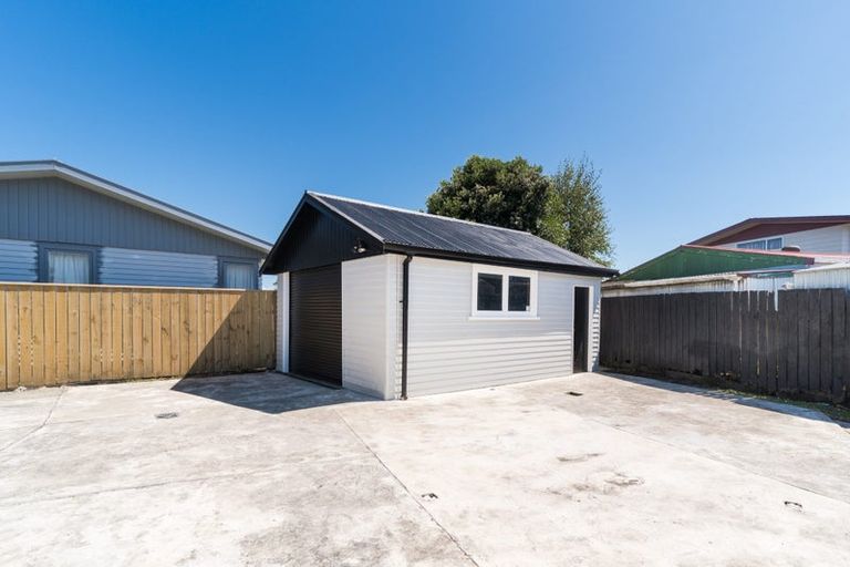 Photo of property in 12 Motuoapa Place, Kelvin Grove, Palmerston North, 4414