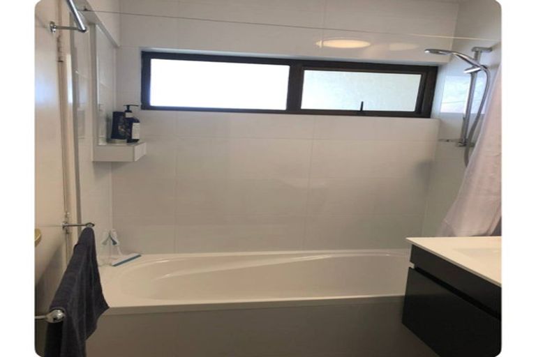 Photo of property in 11/4 Claremont Grove, Mount Victoria, Wellington, 6011