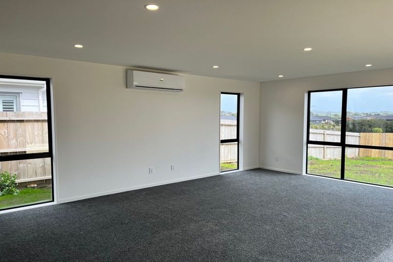 Photo of property in 19 Opouatu Avenue, Glenbrook, Waiuku, 2681