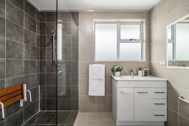 Photo of property in 5 Jarmey Place, Mangakakahi, Rotorua, 3015