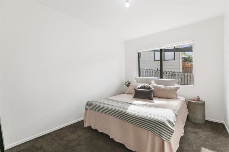 Photo of property in 1/95 Hobsonville Road, West Harbour, Auckland, 0618
