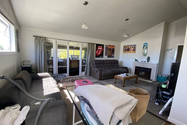 Photo of property in 16 Bruce Road, Glenfield, Auckland, 0629