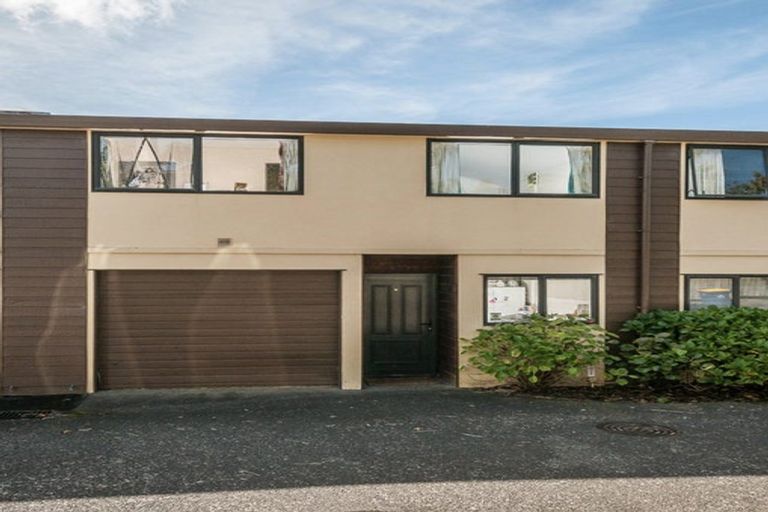 Photo of property in 4/35 Fields Parade, Oteha, Auckland, 0632
