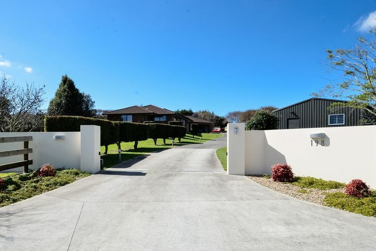 Photo of property in 198 Oraha Road, Kumeu, 0892