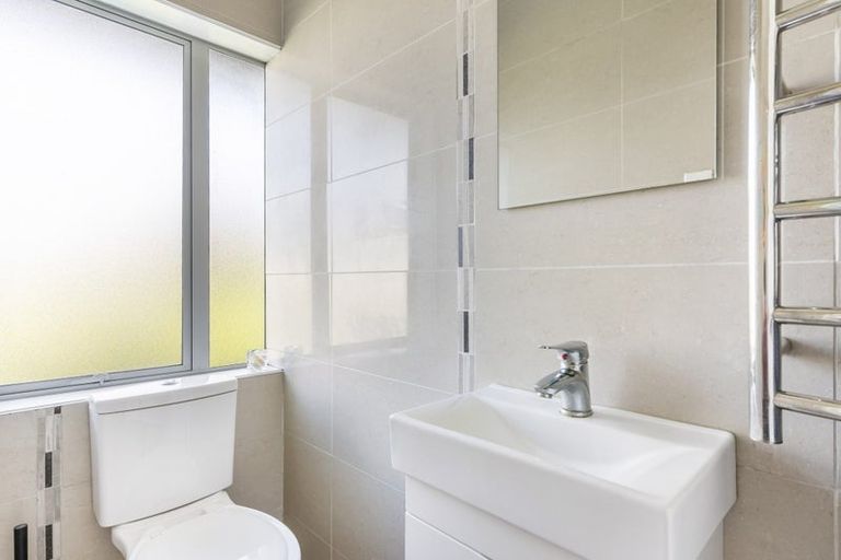 Photo of property in 16 Fielding Crescent, Farm Cove, Auckland, 2012