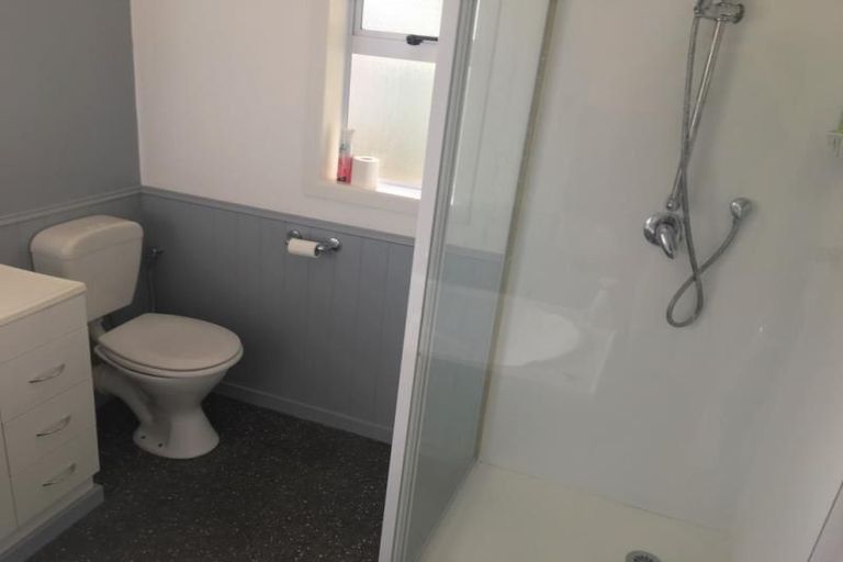 Photo of property in 1 River Road, Te Atatu Peninsula, Auckland, 0610