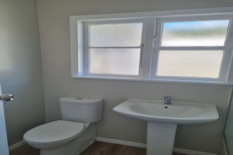 Photo of property in 1/173 Wainuiomata Road, Wainuiomata, Lower Hutt, 5014