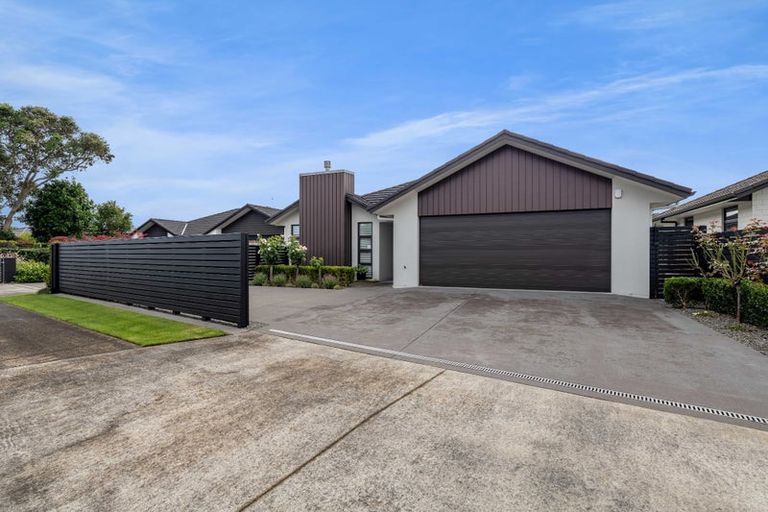 Photo of property in 425 Mangorei Road, Highlands Park, New Plymouth, 4312