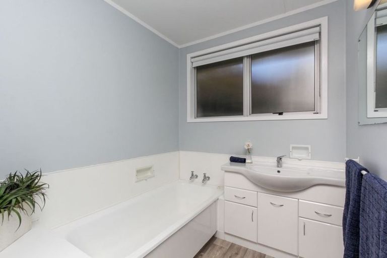 Photo of property in 12 Montana Place, Merrilands, New Plymouth, 4312