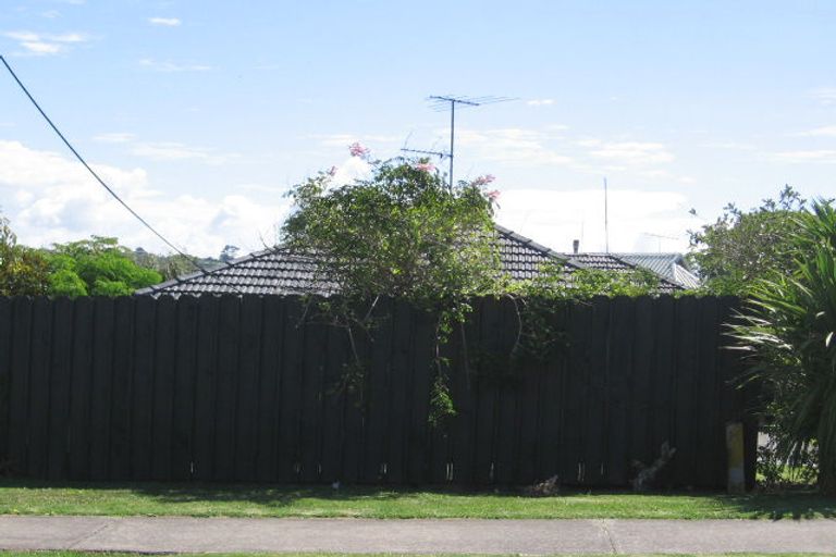 Photo of property in 1/1 Beulah Avenue, Rothesay Bay, Auckland, 0630