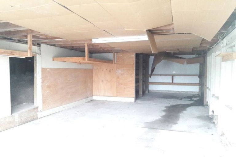 Photo of property in 1/6 Woodall Place, Totara Vale, Auckland, 0627