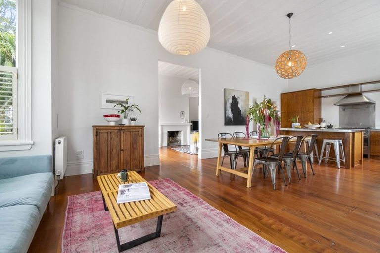 Photo of property in 75 Vauxhall Road, Devonport, Auckland, 0624