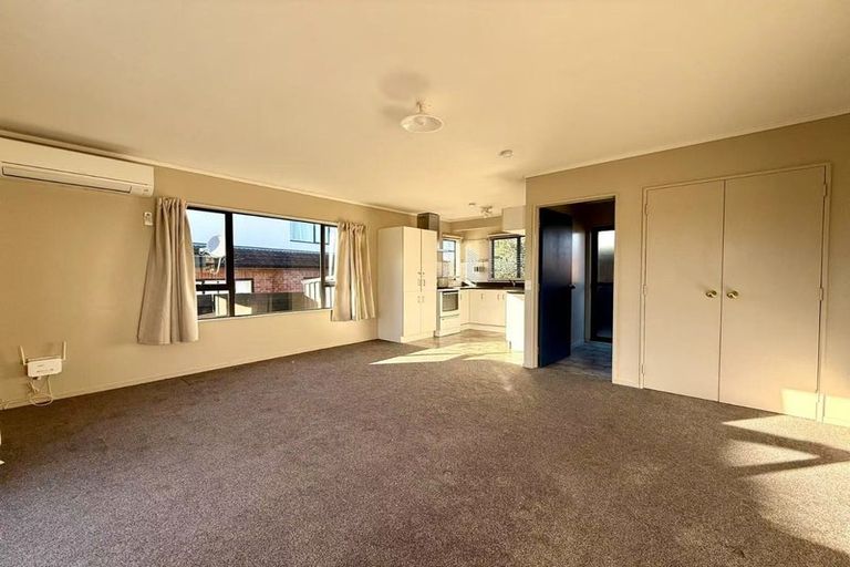Photo of property in 19a Glenhaven Place, Te Atatu Peninsula, Auckland, 0610