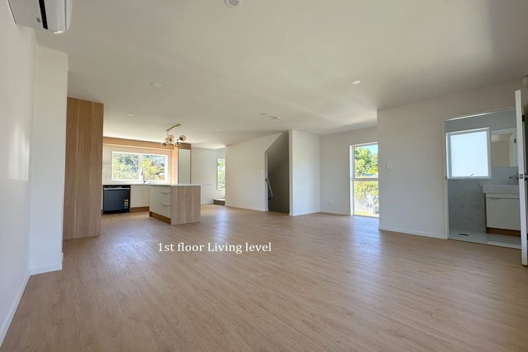 Photo of property in 15a Blenheim Street, Glenfield, Auckland, 0629