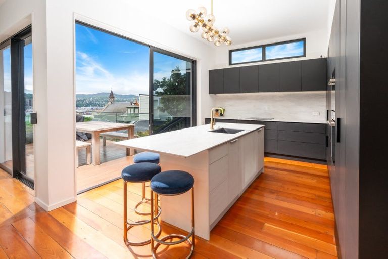 Photo of property in 2 Shannon Street, Mount Victoria, Wellington, 6011