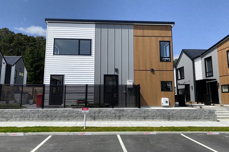 Photo of property in 18 Reakes Crescent, Wallaceville, Upper Hutt, 5018