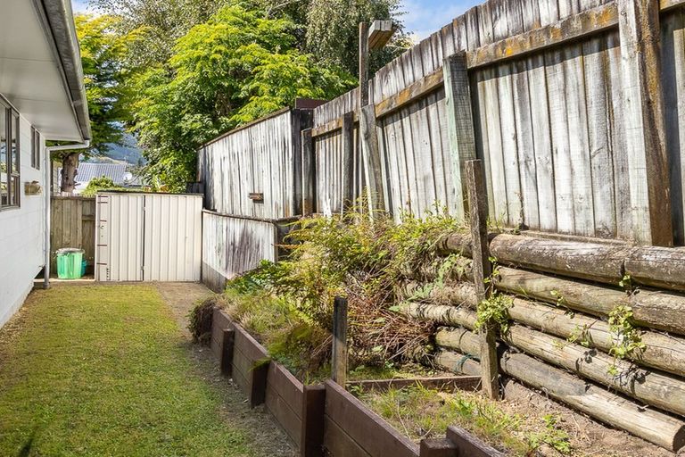 Photo of property in 15 Greenwood Place, Paraparaumu, 5032