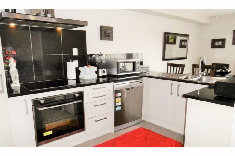 Photo of property in 15/45a Swanson Road, Henderson, Auckland, 0610