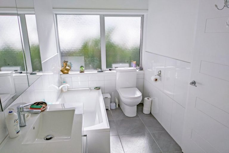 Photo of property in 30 Coote Road, Bluff Hill, Napier, 4110
