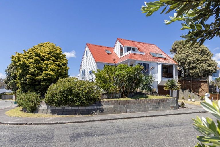 Photo of property in 2 Bermuda Grove, Paraparaumu Beach, Paraparaumu, 5032
