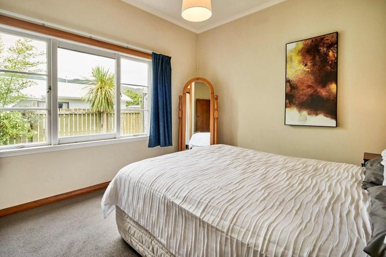 Photo of property in 5 Mason Street, Moera, Lower Hutt, 5010
