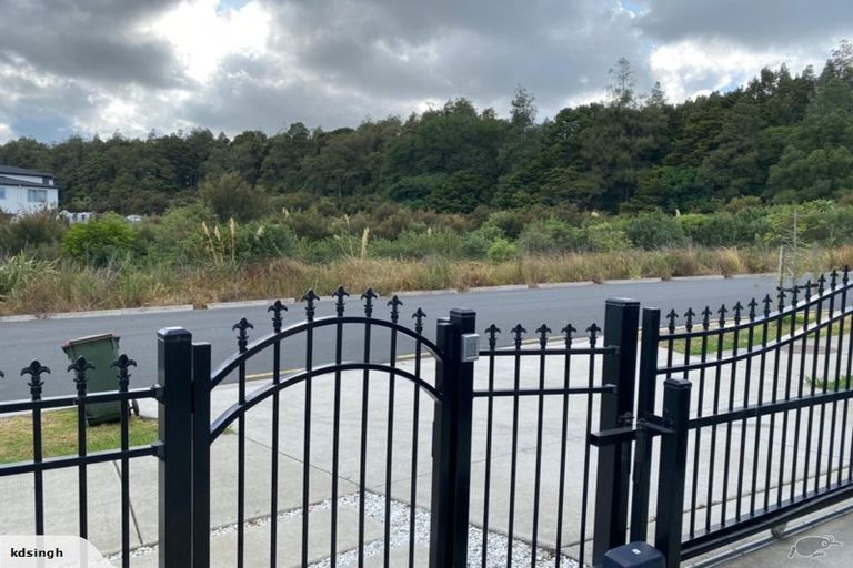 Photo of property in 27 Drumbuoy Drive, Flat Bush, Auckland, 2019