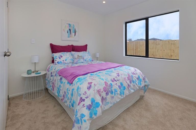 Photo of property in 85d Lake Panorama Drive, Henderson Valley, Auckland, 0614