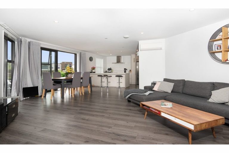 Photo of property in 18 Pottery Crescent, Hobsonville, Auckland, 0618