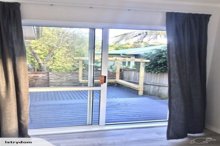 Photo of property in 2/1 Tallington Crescent, Torbay, Auckland, 0630