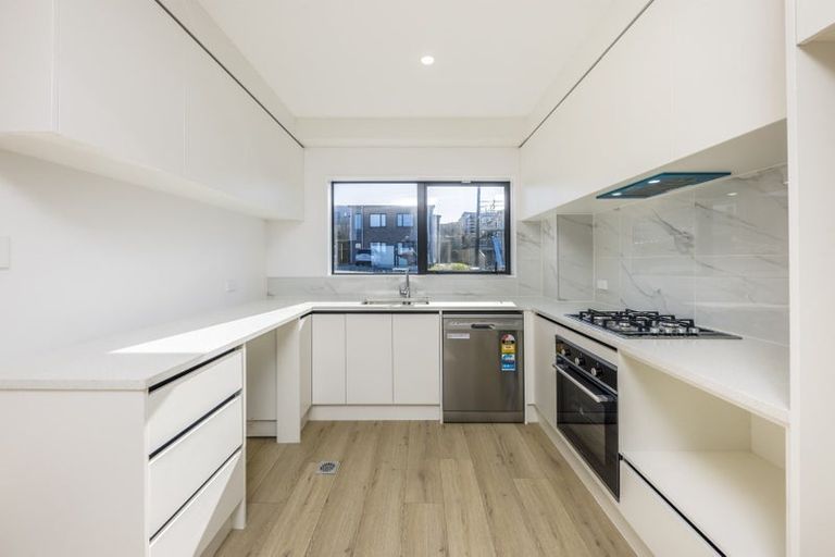 Photo of property in 23 Crestview Rise, Papakura, 2110