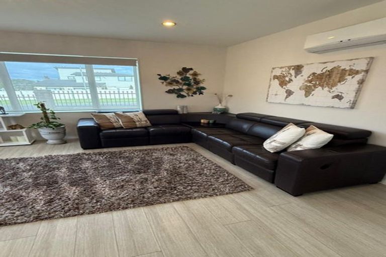 Photo of property in 1 Irongate Avenue, Ranui, Auckland, 0612