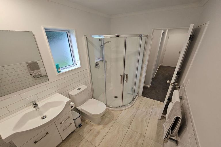 Photo of property in 19a Viridian Lane, Greenhithe, Auckland, 0632