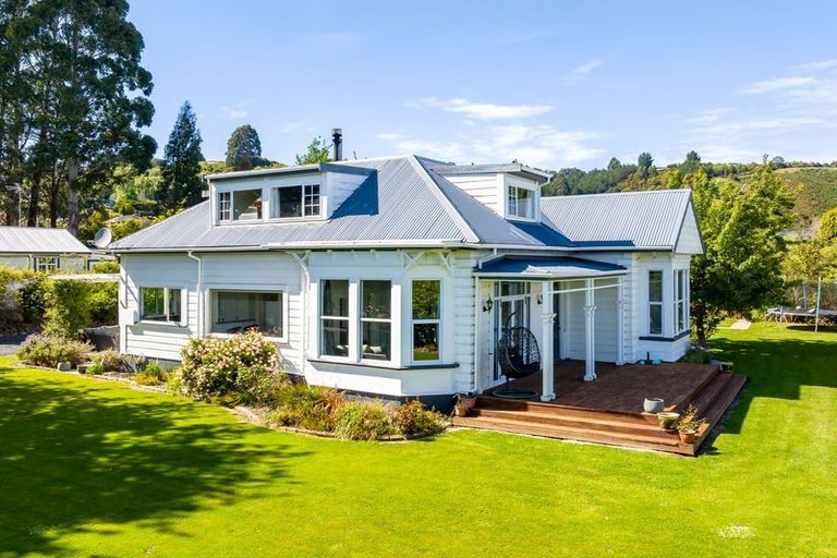 Photo of property in 264 Gladstone Road North, Mosgiel, 9092