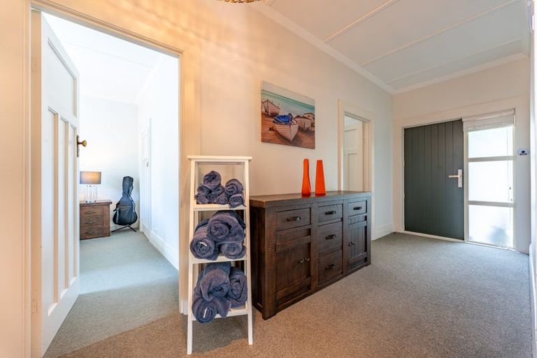 Photo of property in 8 London Street, Hampden, 9410