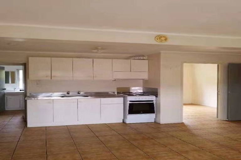 Photo of property in 1/46 John Dee Crescent, Red Beach, 0932