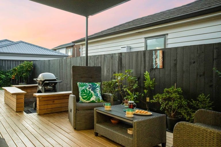 Photo of property in 12 Tarras Road, Kumeu, 0810