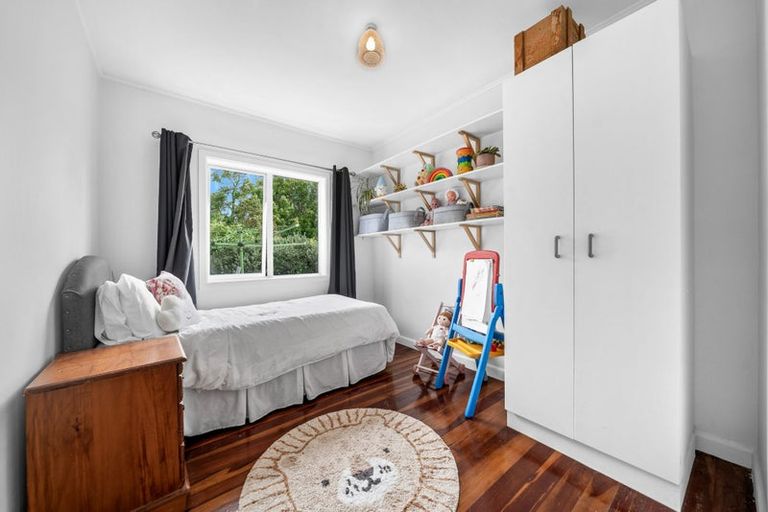 Photo of property in 43 Waimumu Road, Massey, Auckland, 0614