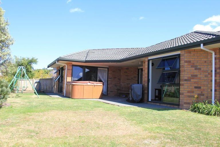 Photo of property in 2 George Deane Place, Greenhithe, Auckland, 0632