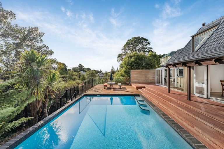 Photo of property in 94 Kowhai Road, Campbells Bay, Auckland, 0630