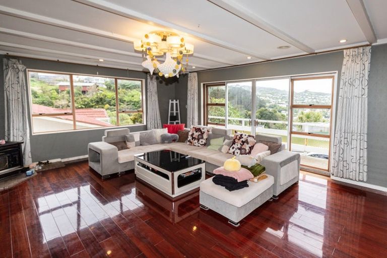 Photo of property in 1 Paddington Grove, Karori, Wellington, 6012