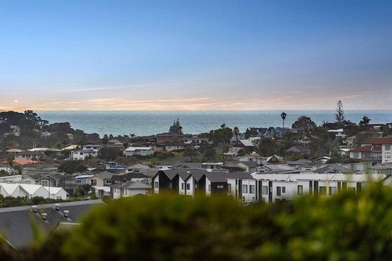 Photo of property in 22 John Dee Crescent, Red Beach, 0932