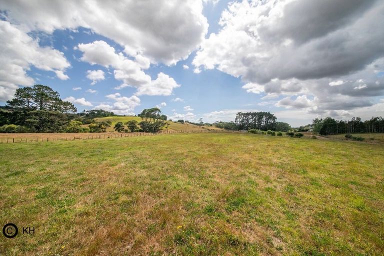 Photo of property in 133 Hanham Road, Kumeu, 0891