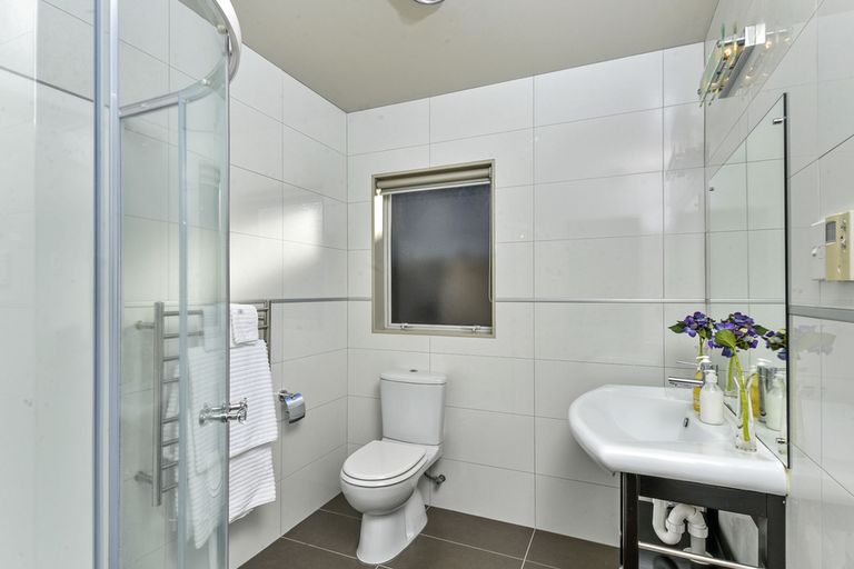 Photo of property in 6 Mulu Place, Fairview Heights, Auckland, 0632