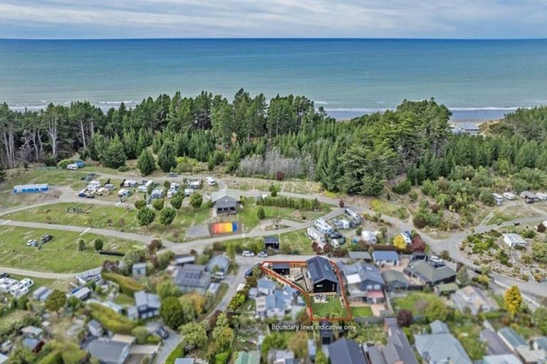 Photo of property in 5 Beach Crescent, Waikuku Beach, 7473