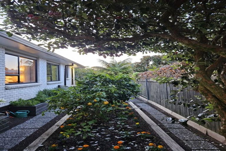 Photo of property in 23 Glucina Avenue, West Harbour, Auckland, 0618