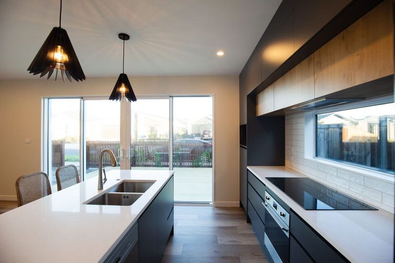 Photo of property in 6 Cara Avenue, Kumeu, 0810