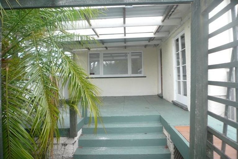 Photo of property in 20a Glengarry Road, Glen Eden, Auckland, 0602